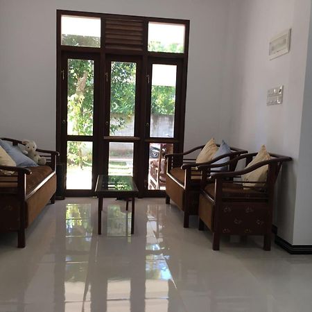 Bosadi Homestay Katunayaka Extérieur photo