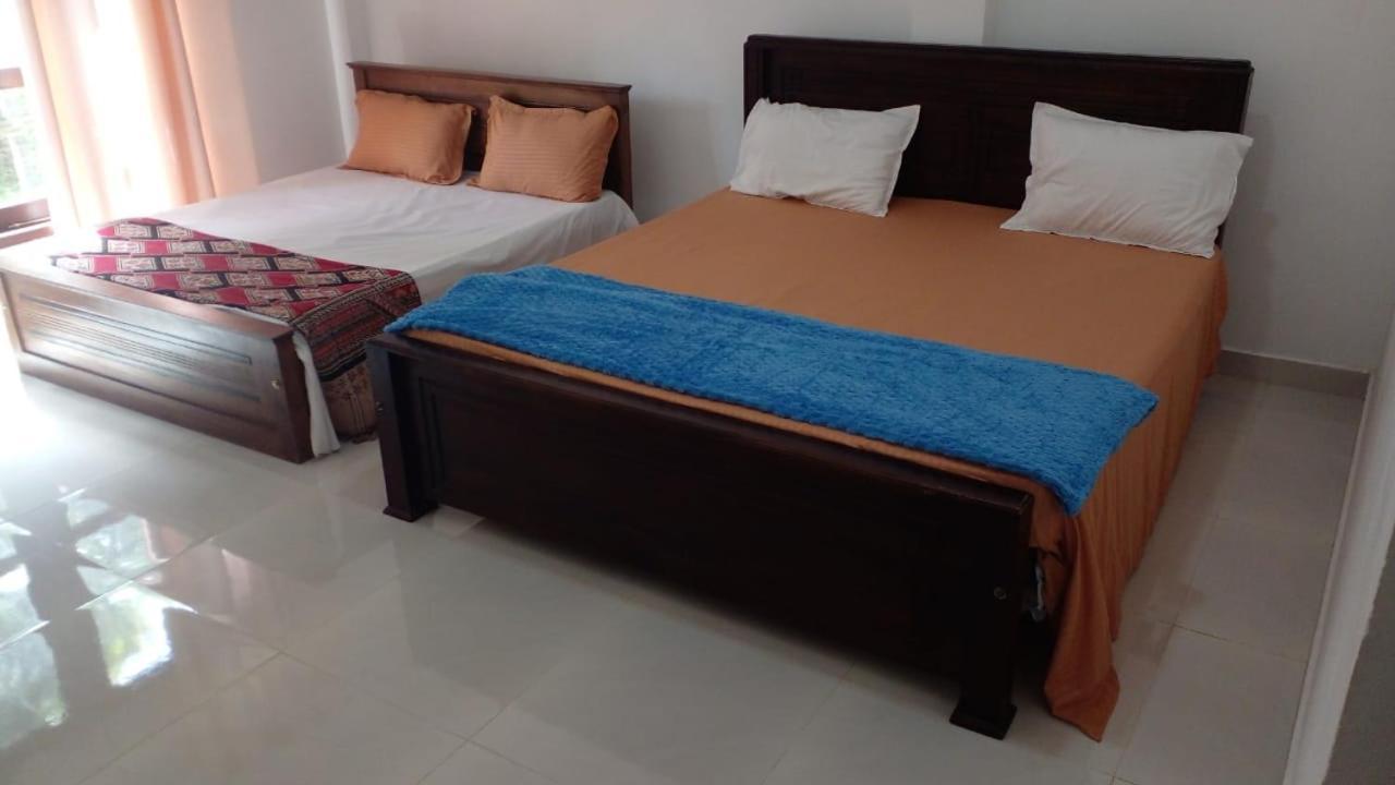 Bosadi Homestay Katunayaka Extérieur photo