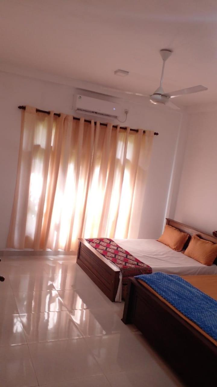 Bosadi Homestay Katunayaka Extérieur photo