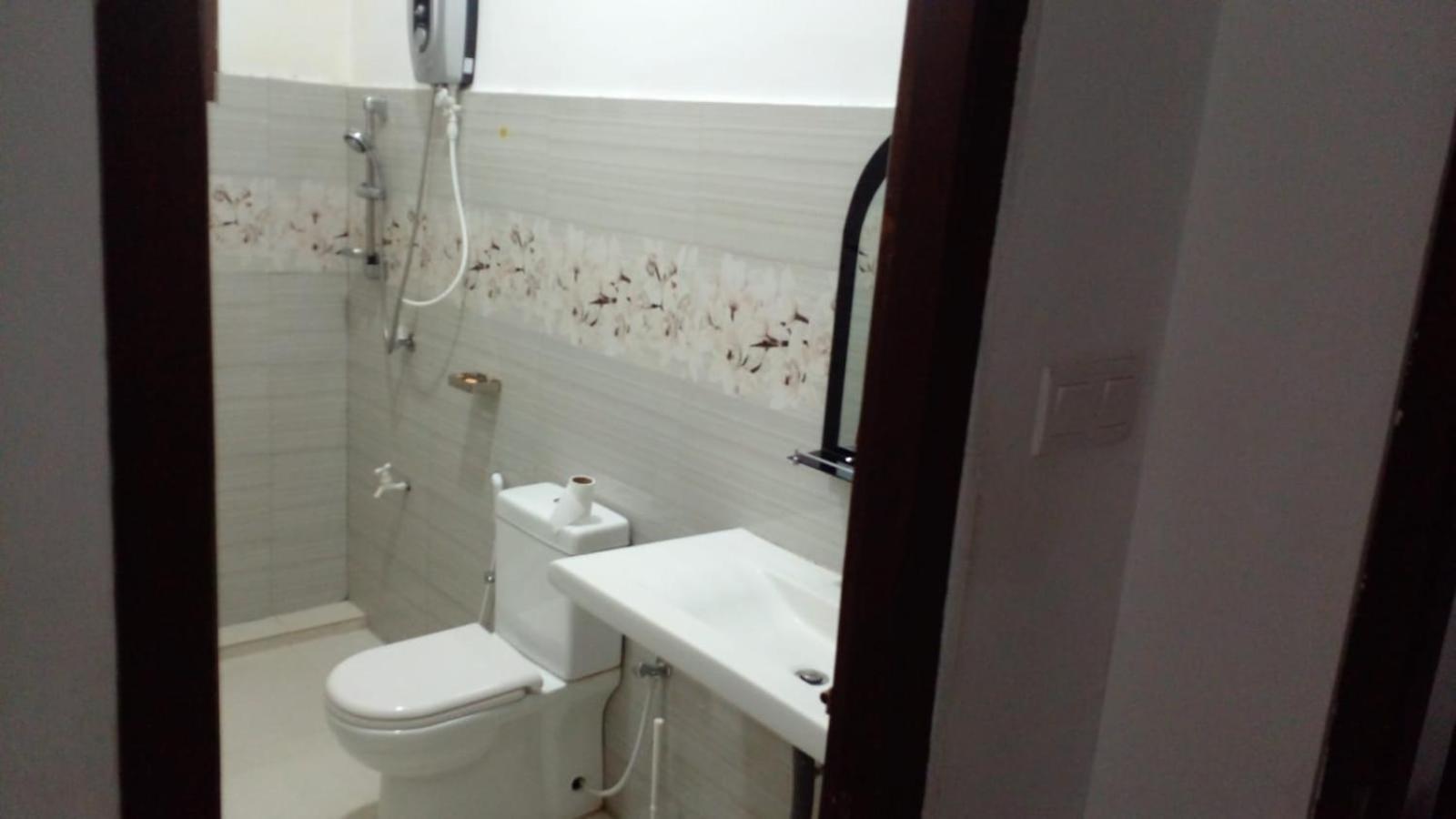 Bosadi Homestay Katunayaka Extérieur photo